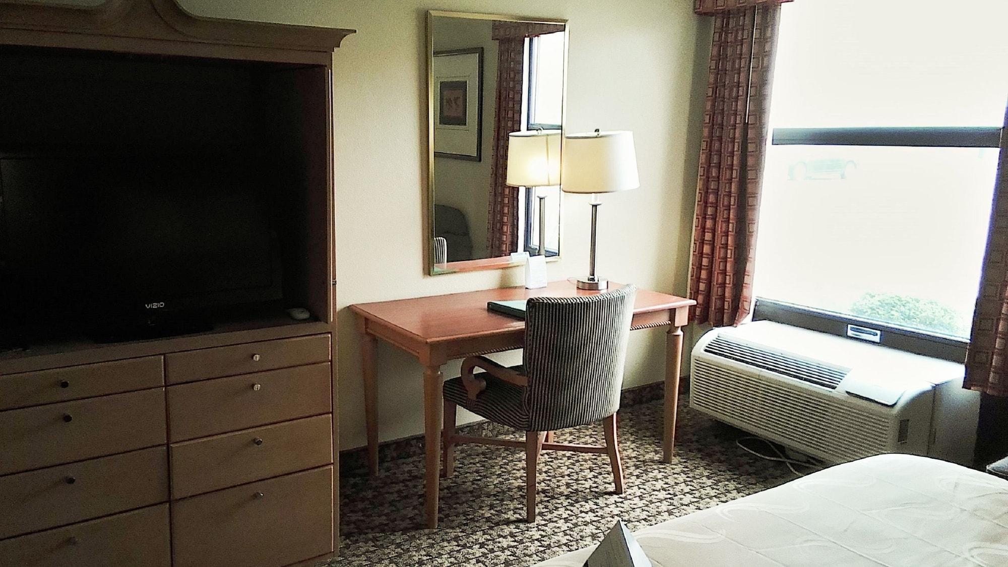 Quality Inn & Suites Greenfield I-70 Luaran gambar